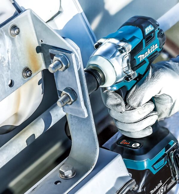Makita DTW281RTJ 18V/5.0Ah Battery-Powered Impact Wrench in Makpac with 2 Batteries and Charger, DTW281RTJ - Image 2